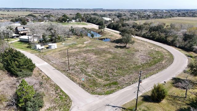 607 Glen Cove-Cr 730, Liverpool, TX 77577