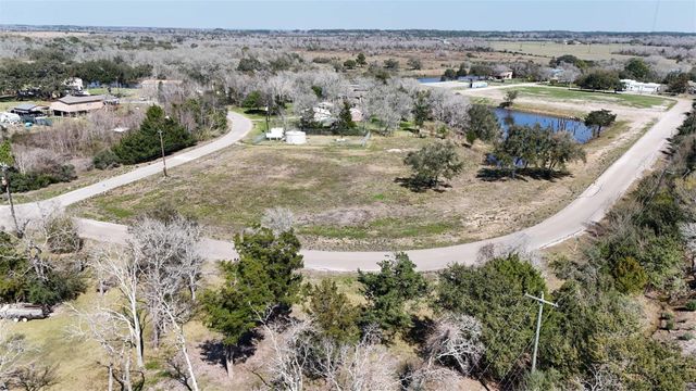 607 Glen Cove-Cr 730, Liverpool, TX 77577