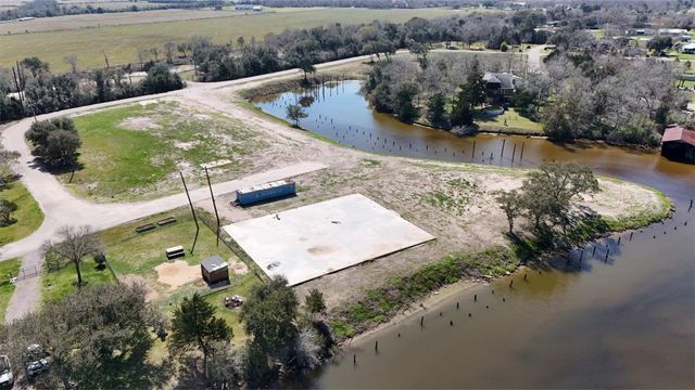 607 Glen Cove-Cr 730, Liverpool, TX 77577