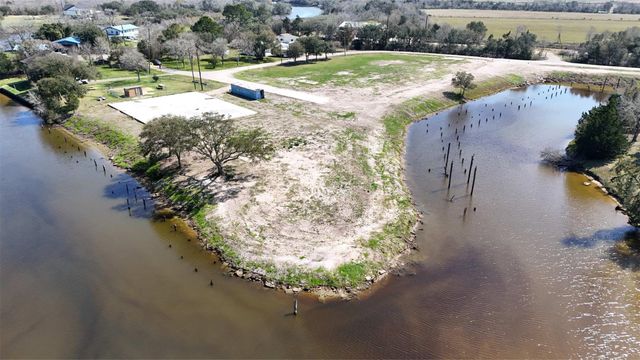 607 Glen Cove-Cr 730, Liverpool, TX 77577