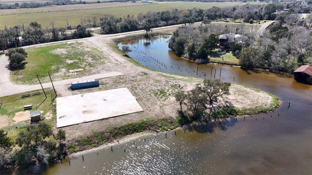 607 Glen Cove-Cr 730, Liverpool, TX 77577