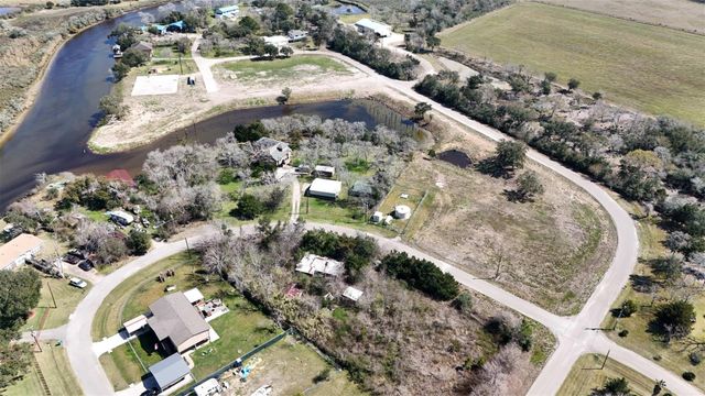 607 Glen Cove-Cr 730, Liverpool, TX 77577