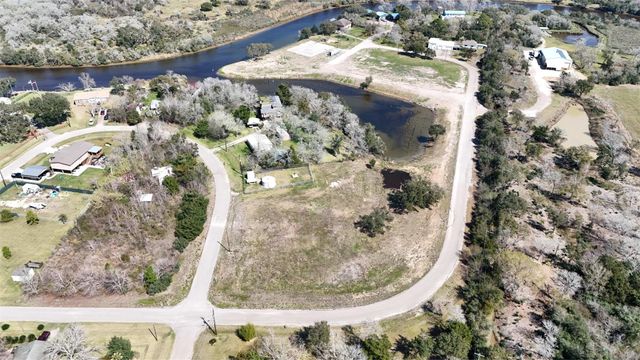 607 Glen Cove-Cr 730, Liverpool, TX 77577