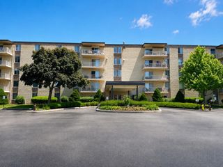 110 W Butterfield Road 402S, Elmhurst, IL 60126