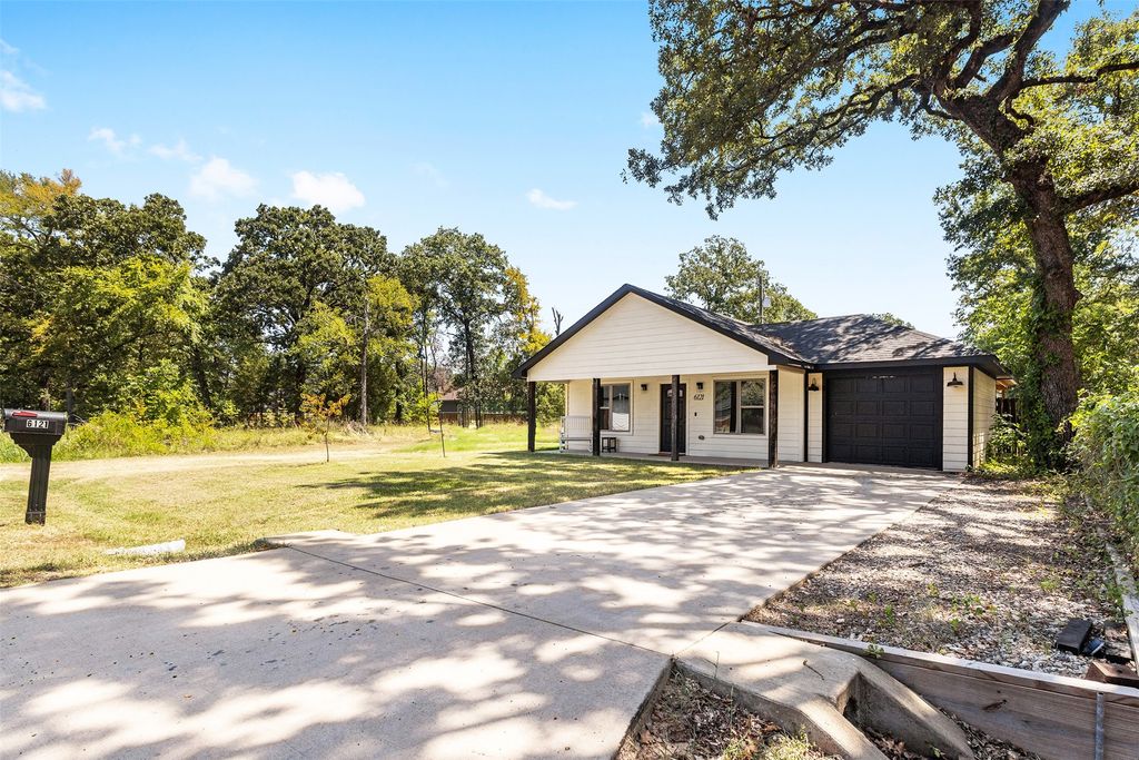 6121 Choctaw Drive, Mabank, TX 75156