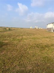 1502 Cape Velero Dr, Rockport, TX 78382