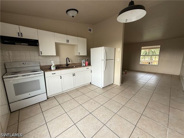 3950 Lora ST 202, Fort Myers, FL 33916