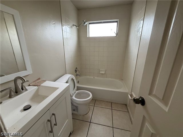 3950 Lora ST 202, Fort Myers, FL 33916