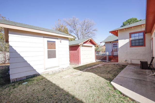 801 Fresno Street, Plainview, TX 79072