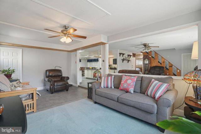 9 VIOLET, Levittown, PA 19057