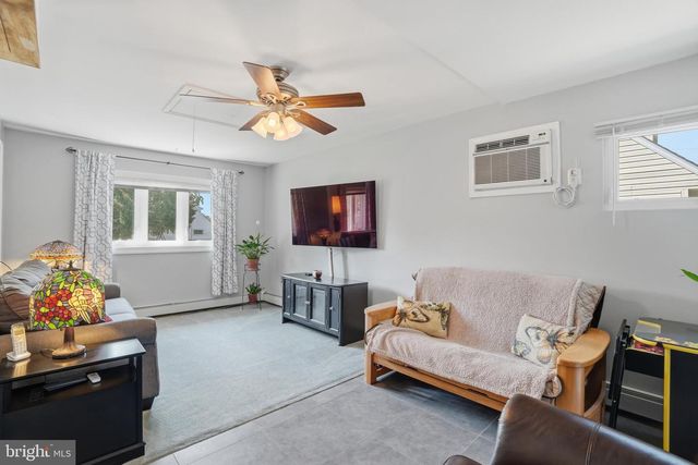 9 VIOLET, Levittown, PA 19057