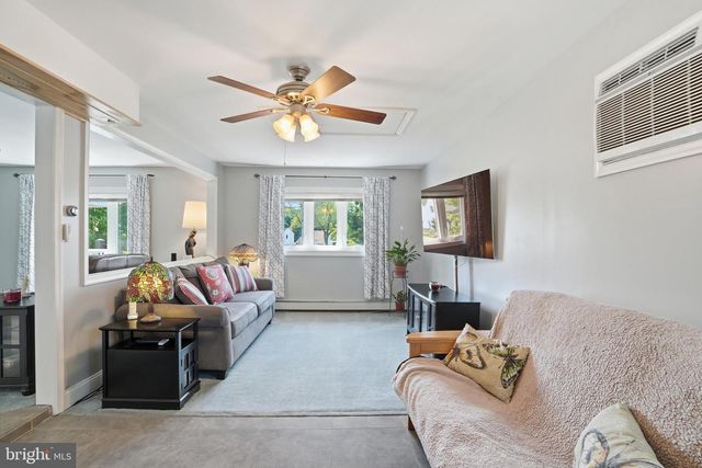 9 VIOLET, Levittown, PA 19057