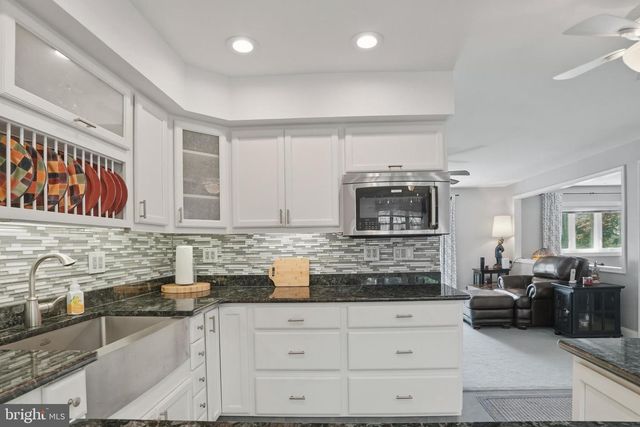 9 VIOLET, Levittown, PA 19057