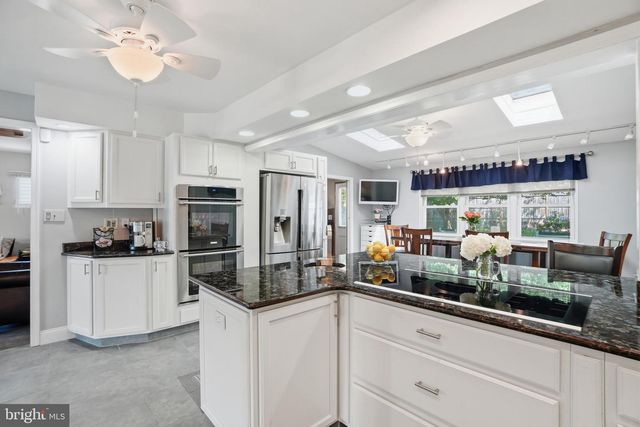9 VIOLET, Levittown, PA 19057