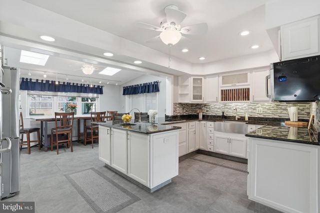 9 VIOLET, Levittown, PA 19057