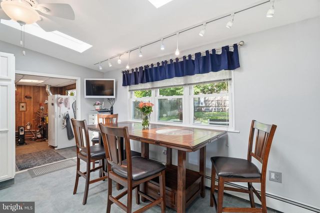 9 VIOLET, Levittown, PA 19057