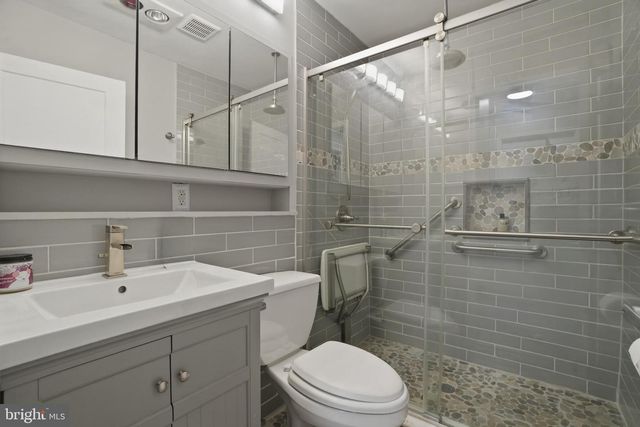 9 VIOLET, Levittown, PA 19057