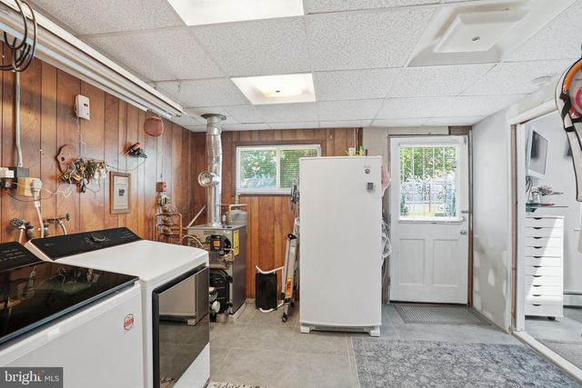 9 VIOLET, Levittown, PA 19057