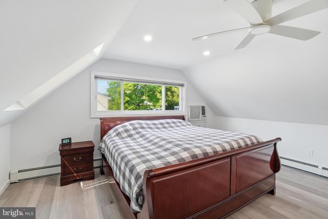 9 VIOLET, Levittown, PA 19057