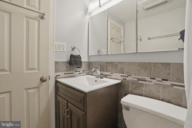 9 VIOLET, Levittown, PA 19057