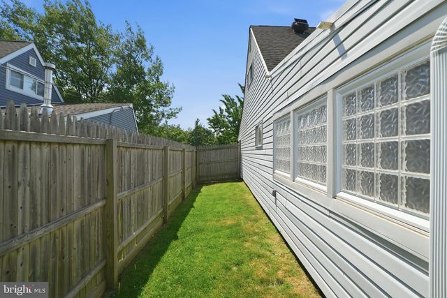 9 VIOLET, Levittown, PA 19057