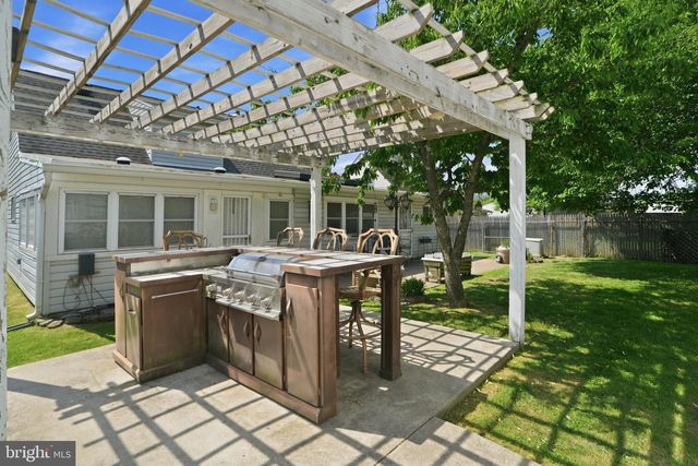 9 VIOLET, Levittown, PA 19057