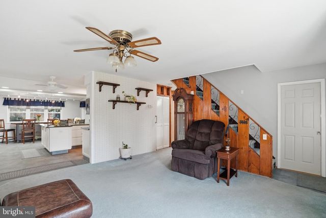 9 VIOLET, Levittown, PA 19057