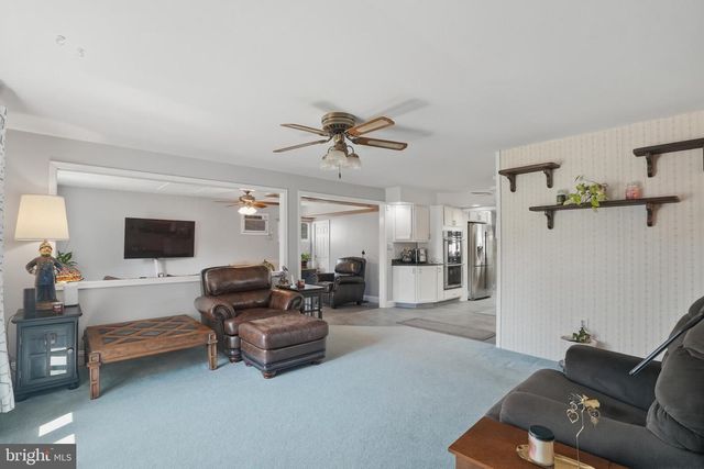 9 VIOLET, Levittown, PA 19057