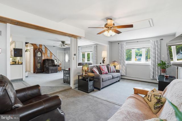 9 VIOLET, Levittown, PA 19057
