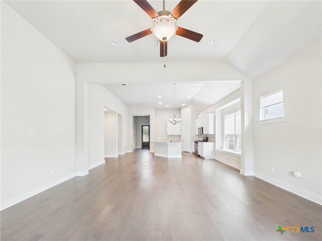 520 Academy Oaks Drive, San Marcos, TX 78666