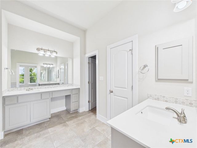 520 Academy Oaks Drive, San Marcos, TX 78666