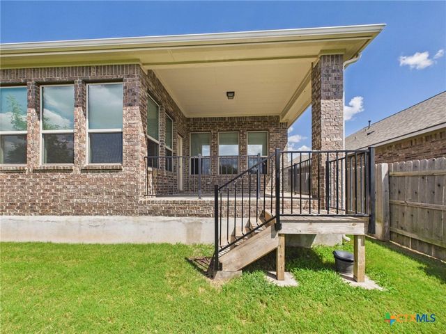520 Academy Oaks Drive, San Marcos, TX 78666