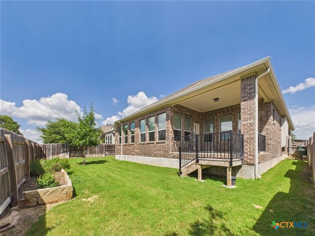 520 Academy Oaks Drive, San Marcos, TX 78666