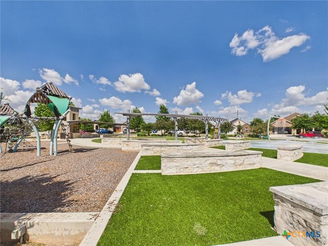520 Academy Oaks Drive, San Marcos, TX 78666
