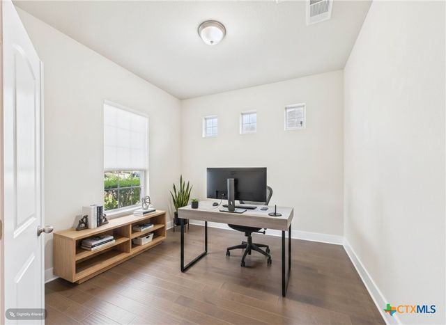 520 Academy Oaks Drive, San Marcos, TX 78666