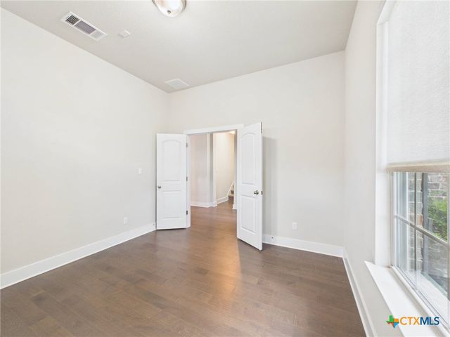 520 Academy Oaks Drive, San Marcos, TX 78666
