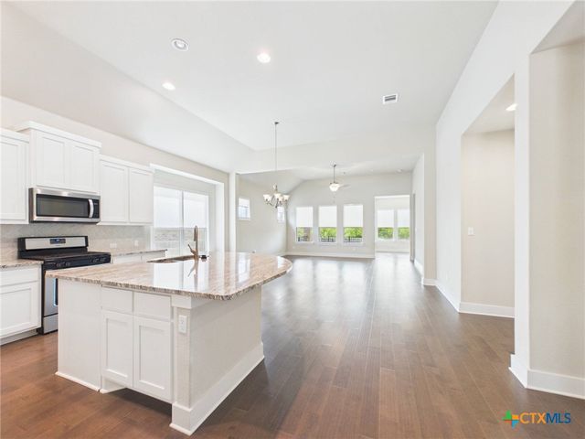 520 Academy Oaks Drive, San Marcos, TX 78666