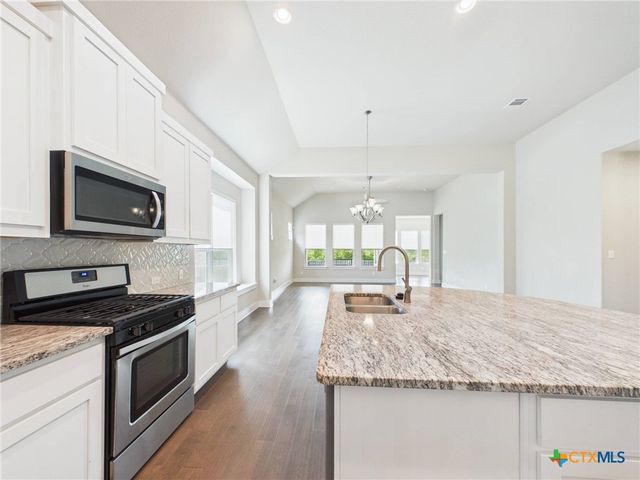 520 Academy Oaks Drive, San Marcos, TX 78666