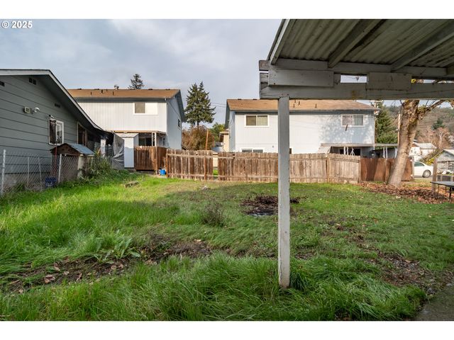 1224 Ne FREEMONT Ave, Roseburg, OR 97470