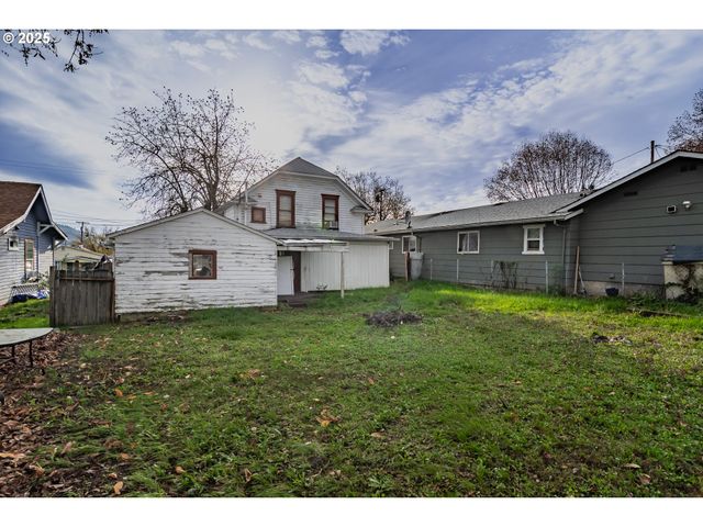 1224 Ne FREEMONT Ave, Roseburg, OR 97470