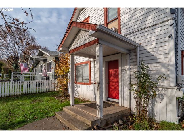 1224 Ne FREEMONT Ave, Roseburg, OR 97470
