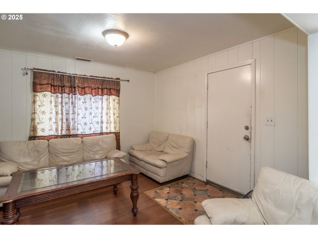 1224 Ne FREEMONT Ave, Roseburg, OR 97470