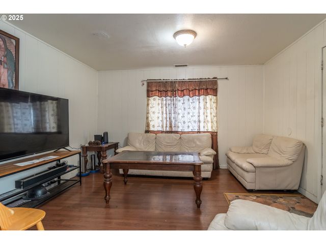 1224 Ne FREEMONT Ave, Roseburg, OR 97470