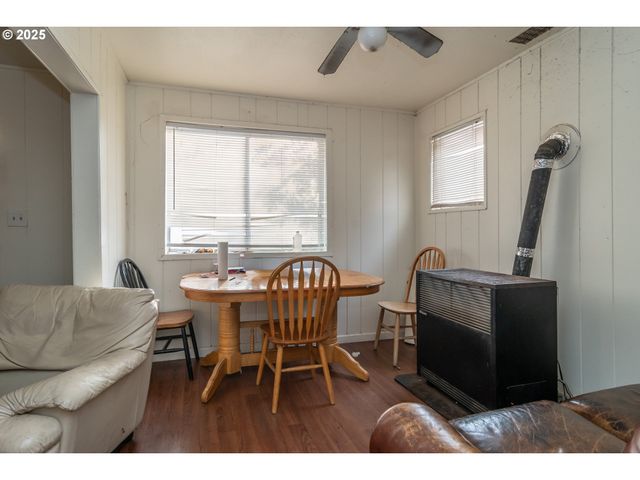 1224 Ne FREEMONT Ave, Roseburg, OR 97470