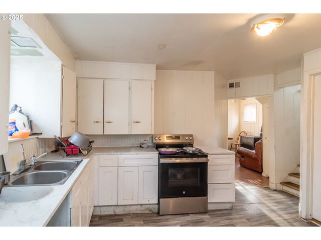 1224 Ne FREEMONT Ave, Roseburg, OR 97470