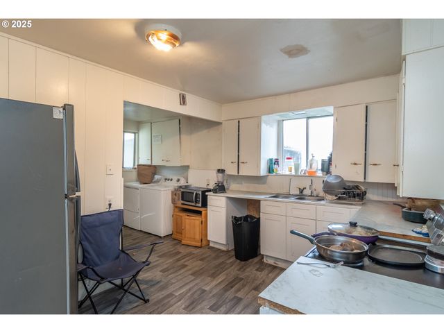 1224 Ne FREEMONT Ave, Roseburg, OR 97470