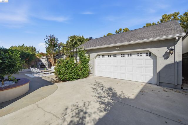 1065 Bennett Way, San Jose, CA 95125