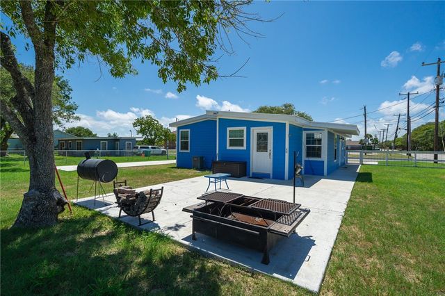 1403 S Mccampbell St, Aransas Pass, TX 78336