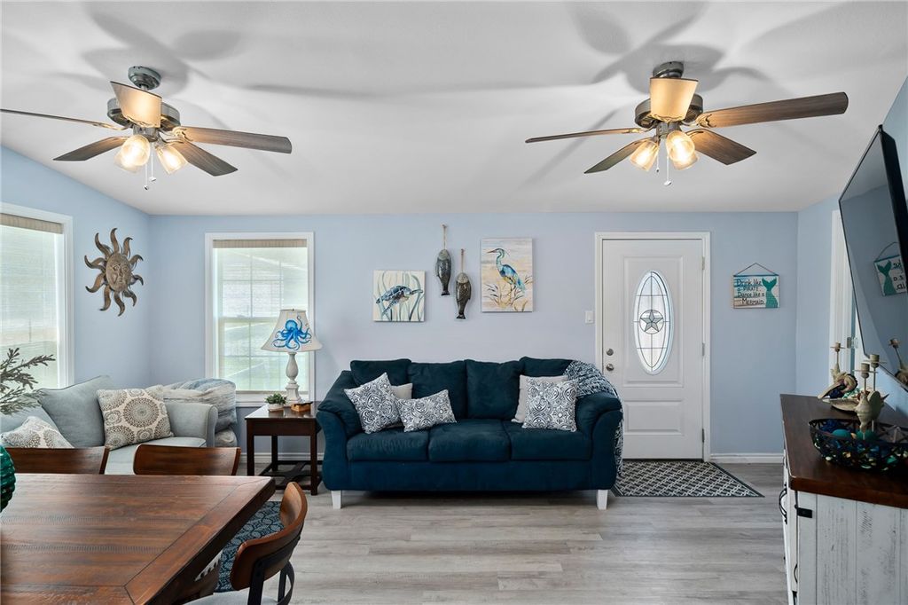 1403 S Mccampbell St, Aransas Pass, TX 78336 — photo 3