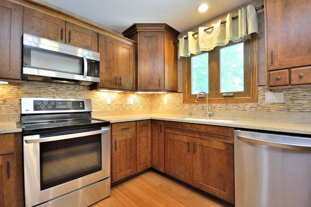 2005 Harris-Highland DRIVE, Waukesha, WI 53188